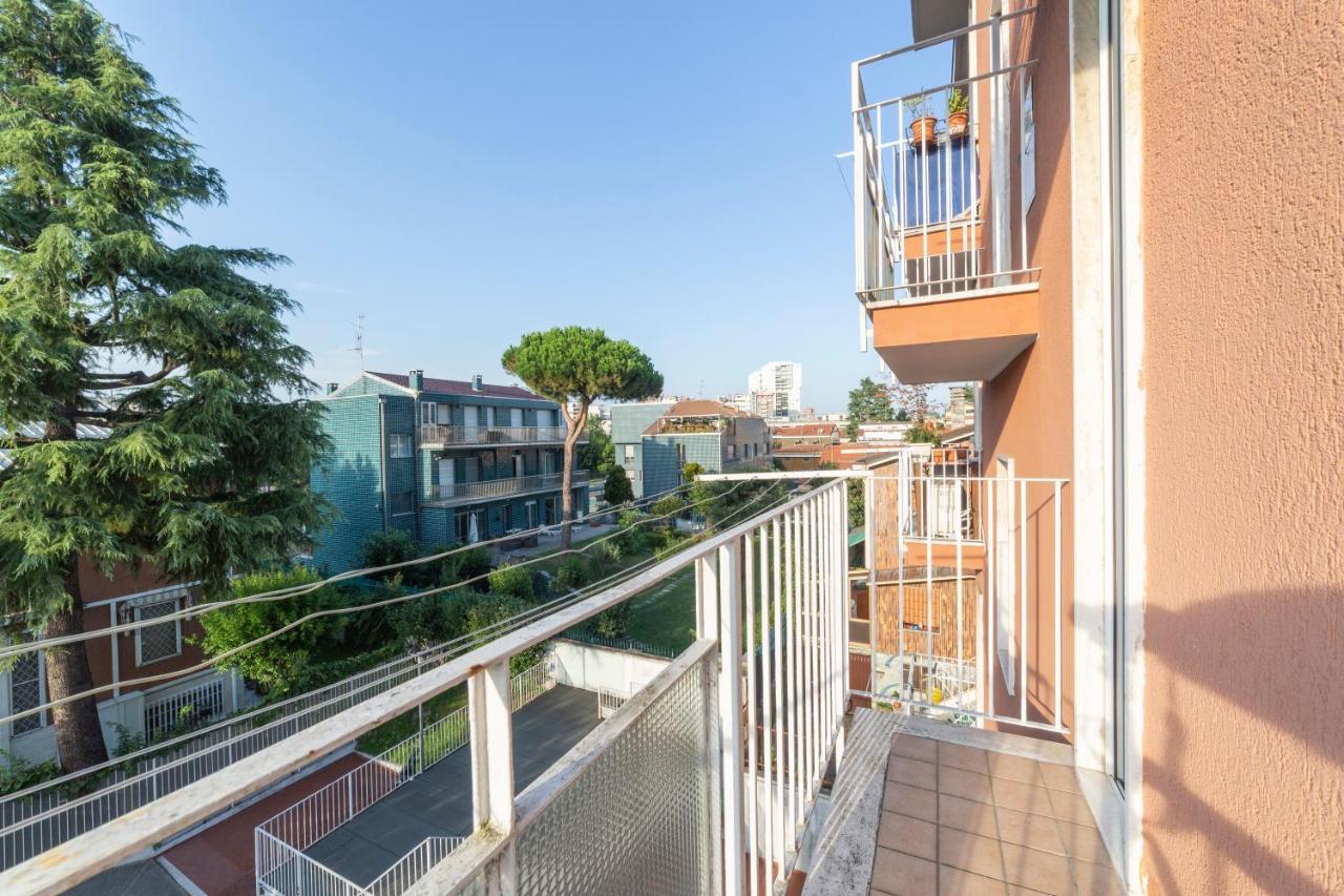 Precotto Comfortable Flat With Balcony Lejlighed Milano Eksteriør billede